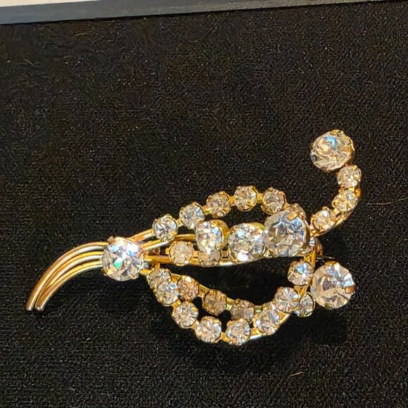 Made in Austria‎ Gold-Tone & Clear Rhinestone Floral Brooch Pin - Picture 12 of 14